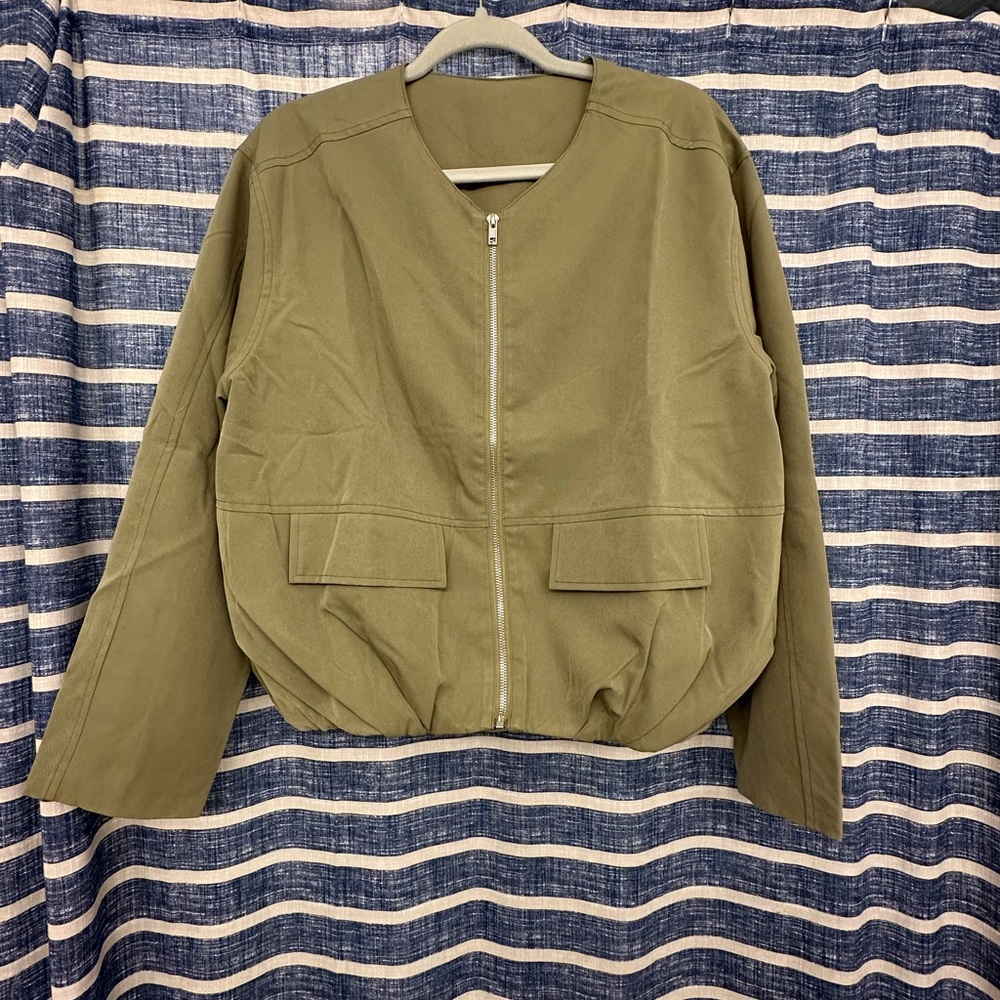Green Bomber Jacket with Round Neckline and Zipper Closure